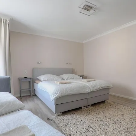 H-apartments Апартаменты *