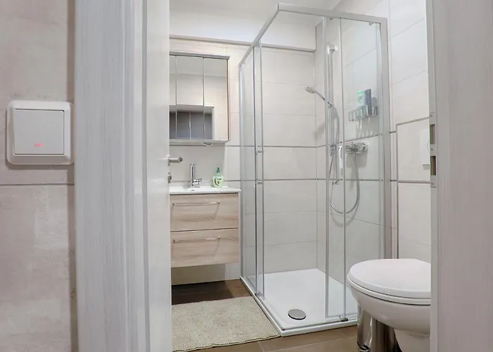 H-apartments アパート *